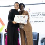 Claire Seang, directora ejecutiva de Fútbol Más Francia, es reconocida en la XIX Cumbre de la Francofonía