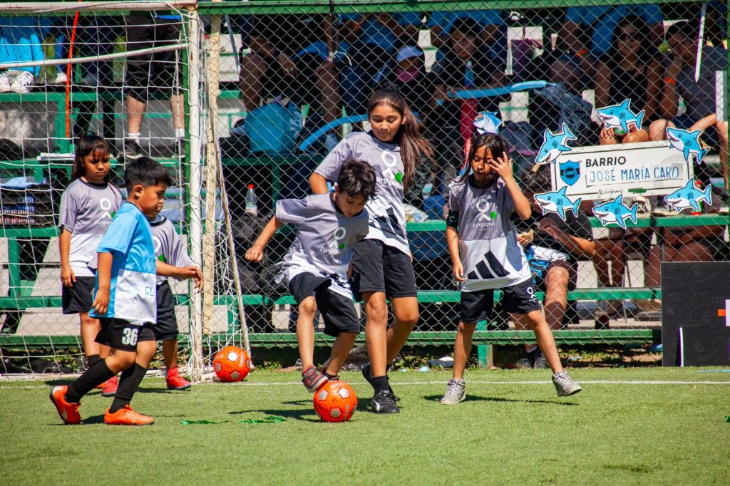 Más de 500 personas de ocho comunidades de Santiago viven un hermoso cierre de año deportivo en el Encuentro Regional de Fútbol Más